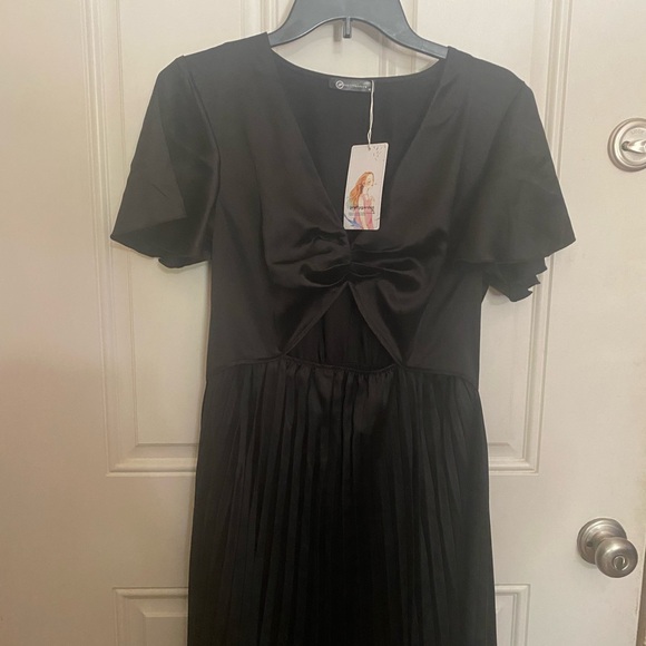 Pretty Garden Shark Bite Pleated Skirt Dress with Tie Knot size M NWT - Picture 3 of 6